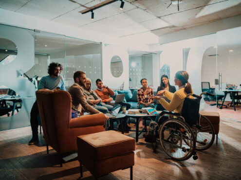 image llustrant l'article sur la pair-aidance pour les travailleurs handicapés