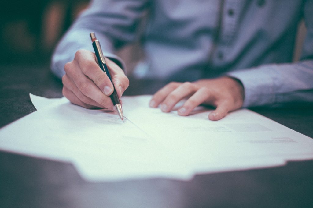 Le statut TIH (Travailleur Indépendant Handicapé) est la combinaison du statut de Travailleur Handicapé (TH) et du statut de Travailleur Indépendant (TI).