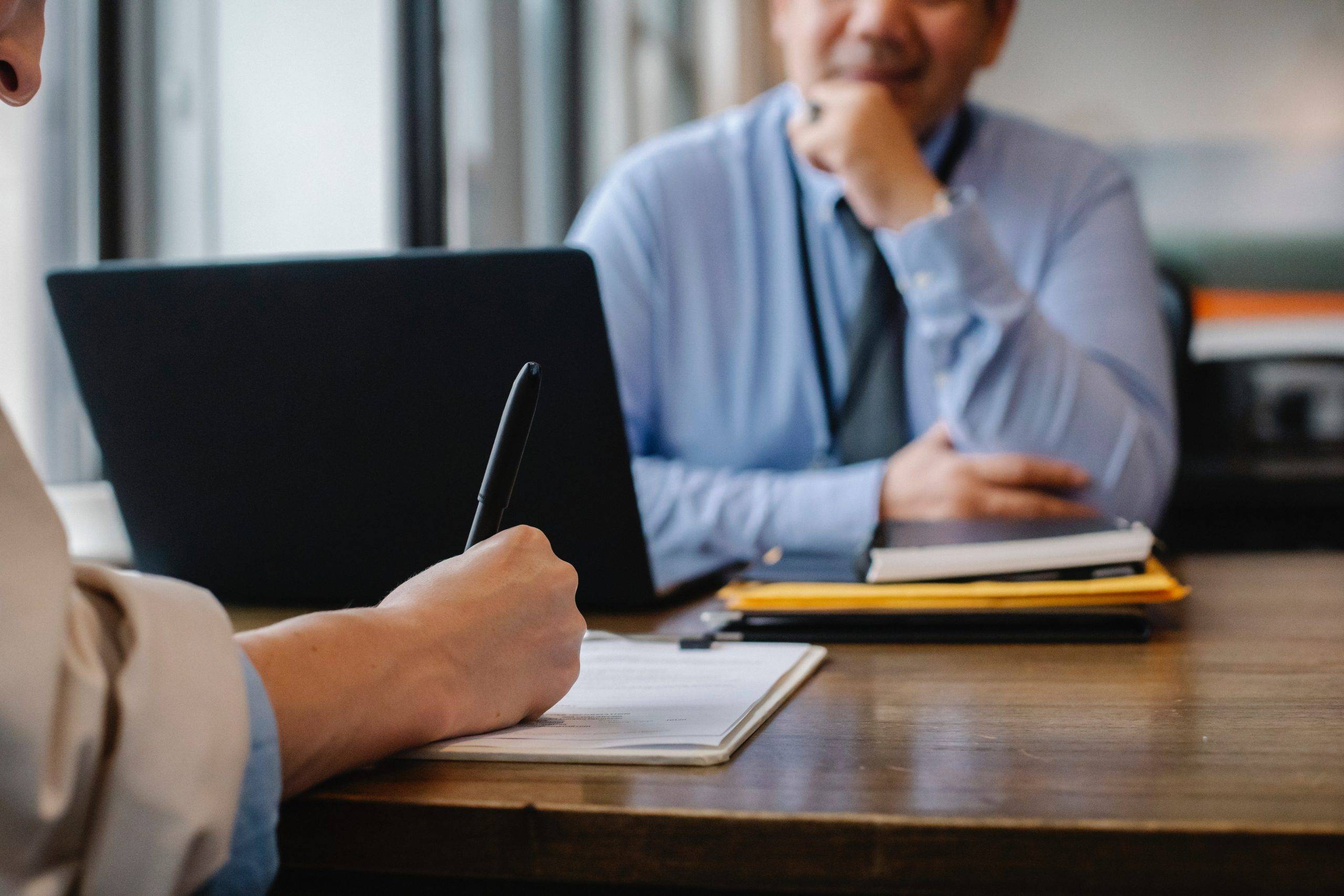 Découvrez nos conseils pour présenter vos intérêts extra-financiers en tant que TIH à une entreprise lors d'un entretien !
