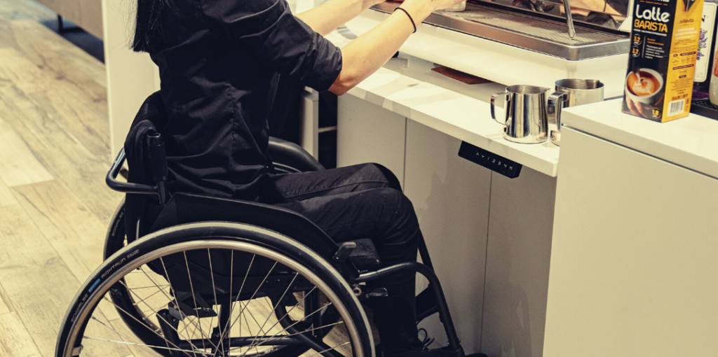 travailleuse handicapé sur son lieu de travail